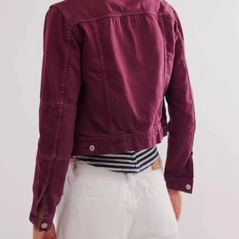 NWT We The Free Button Down Cropped Denim Jacket In Burgundy - XL - Picture 2 of 8